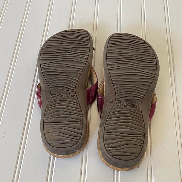 Vionic Red Patent leather flip flops size 10 - Picture 8 of 12